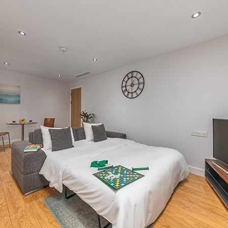 Hq Aparthotel Farnborough Farnborough  Kültér fotó