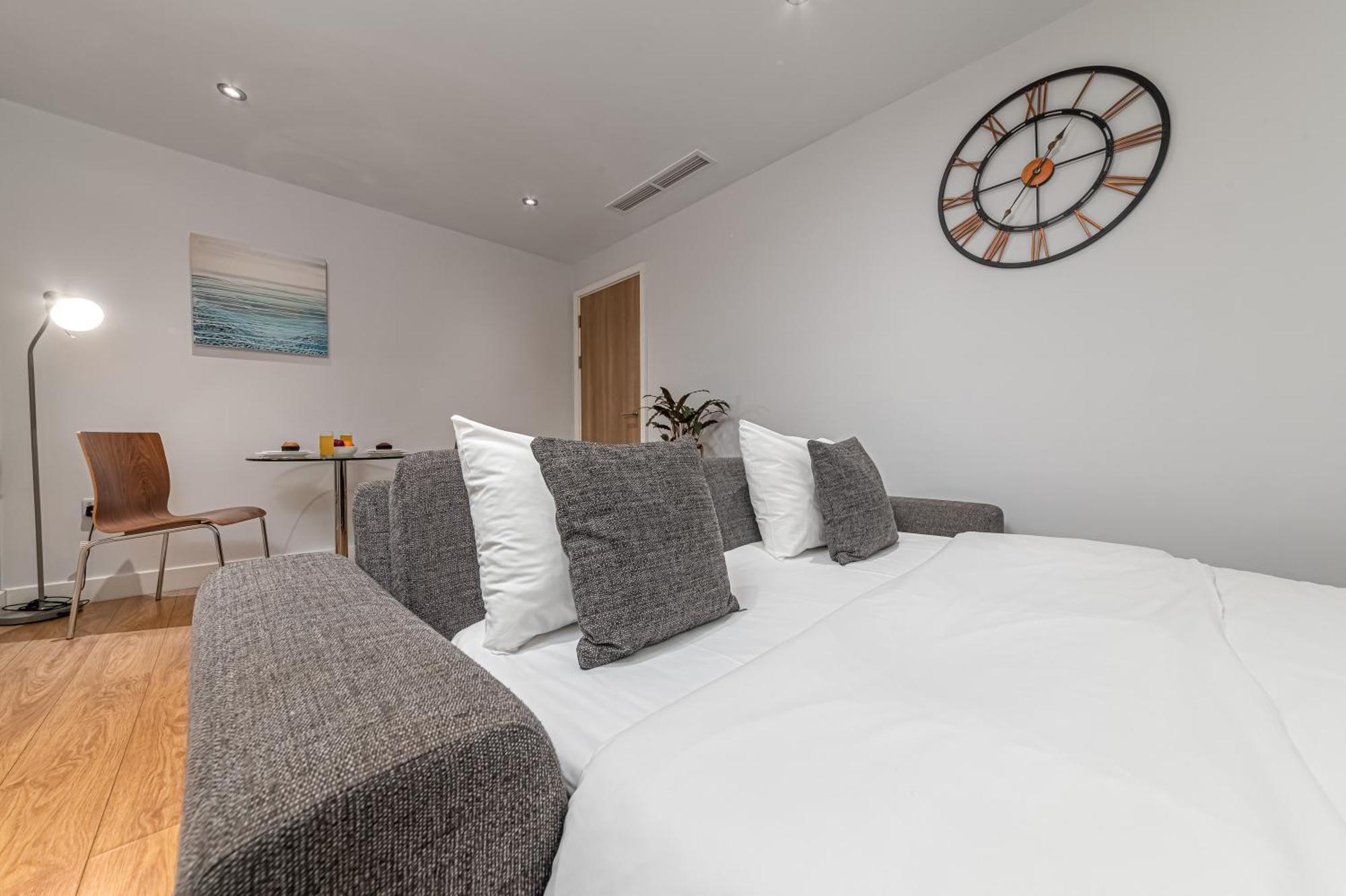 Hq Aparthotel Farnborough Farnborough  Kültér fotó